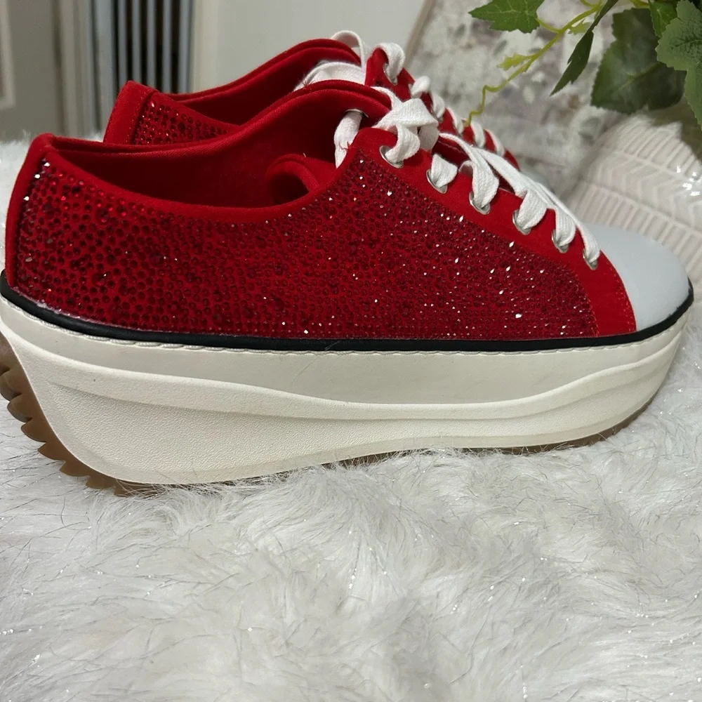 NEW Wild Pair Size 12W, Stylish Red Low-topS neakers for Women